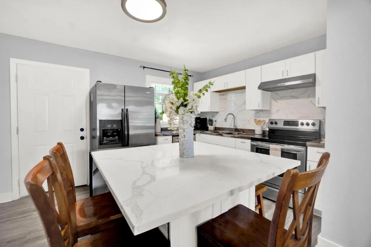 Holiday home Charming 3 Bdrm In Charlotte - 1 Mile To Uptown Villa
