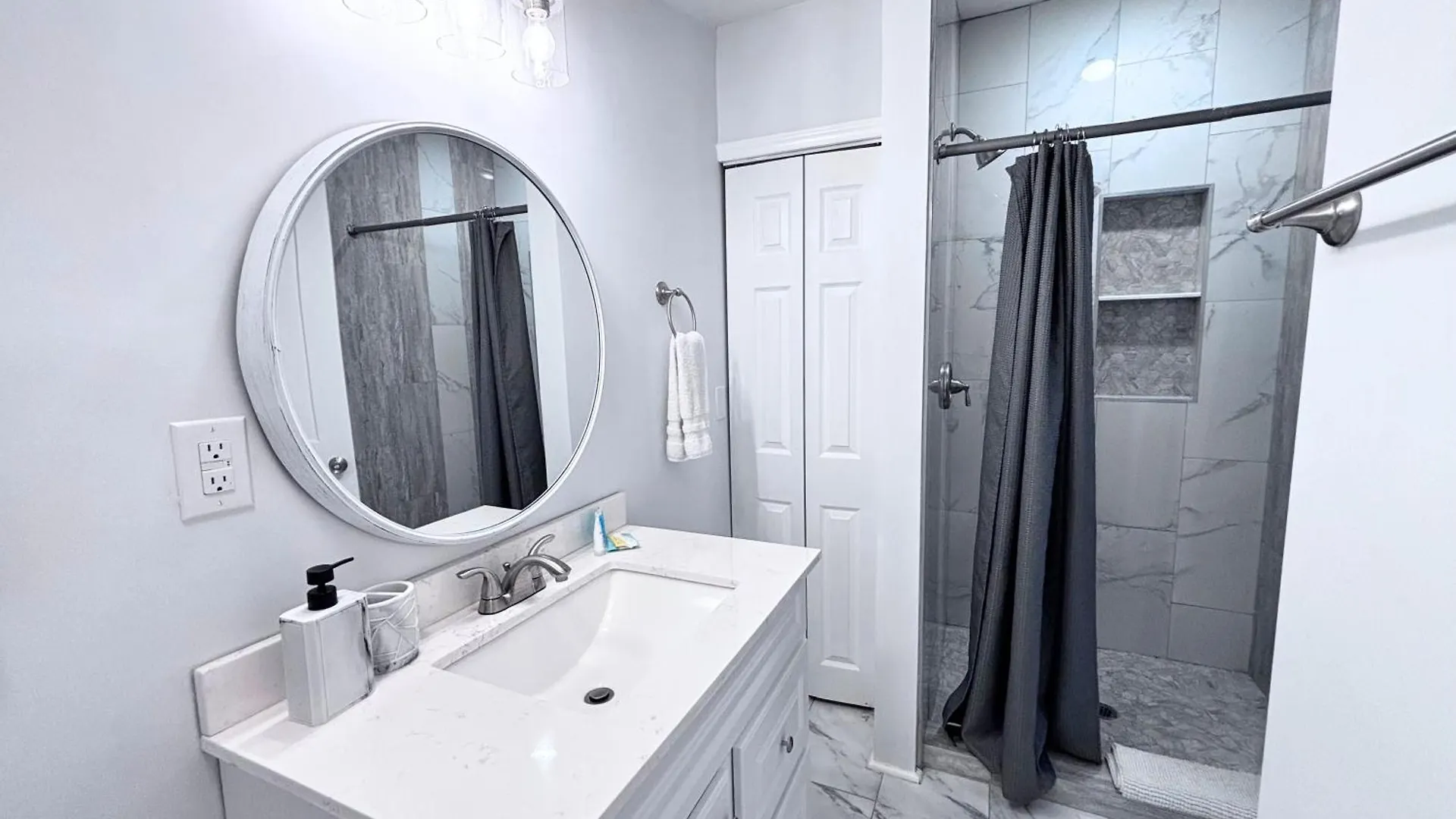 Charming 3 Bdrm In Charlotte - 1 Mile To Uptown Villa 0*,