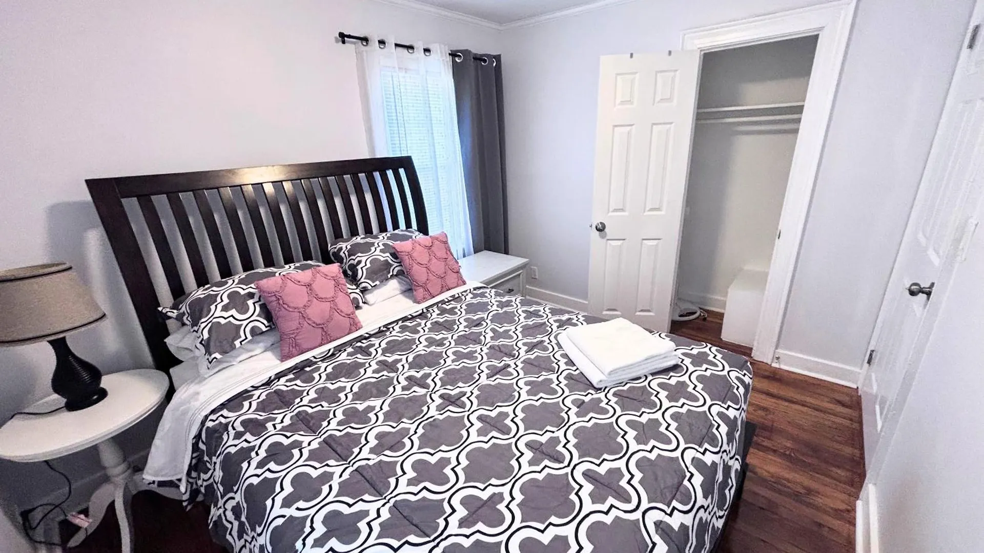 Holiday home Charming 3 Bdrm In Charlotte - 1 Mile To Uptown Villa